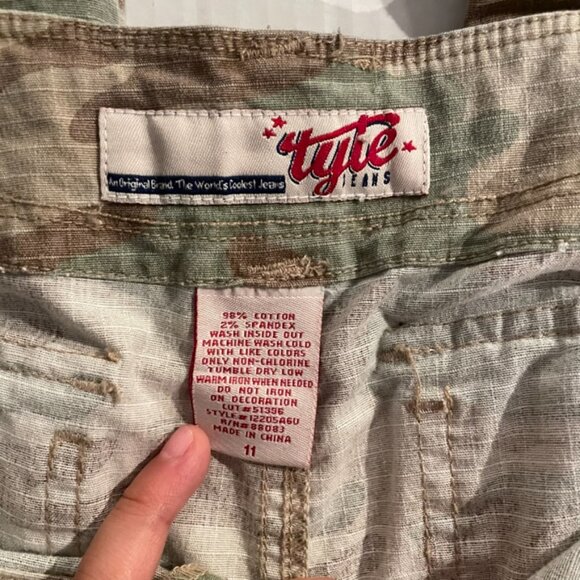 Y2K Camo Embroidered Cargo Pant - Picture 4 of 7